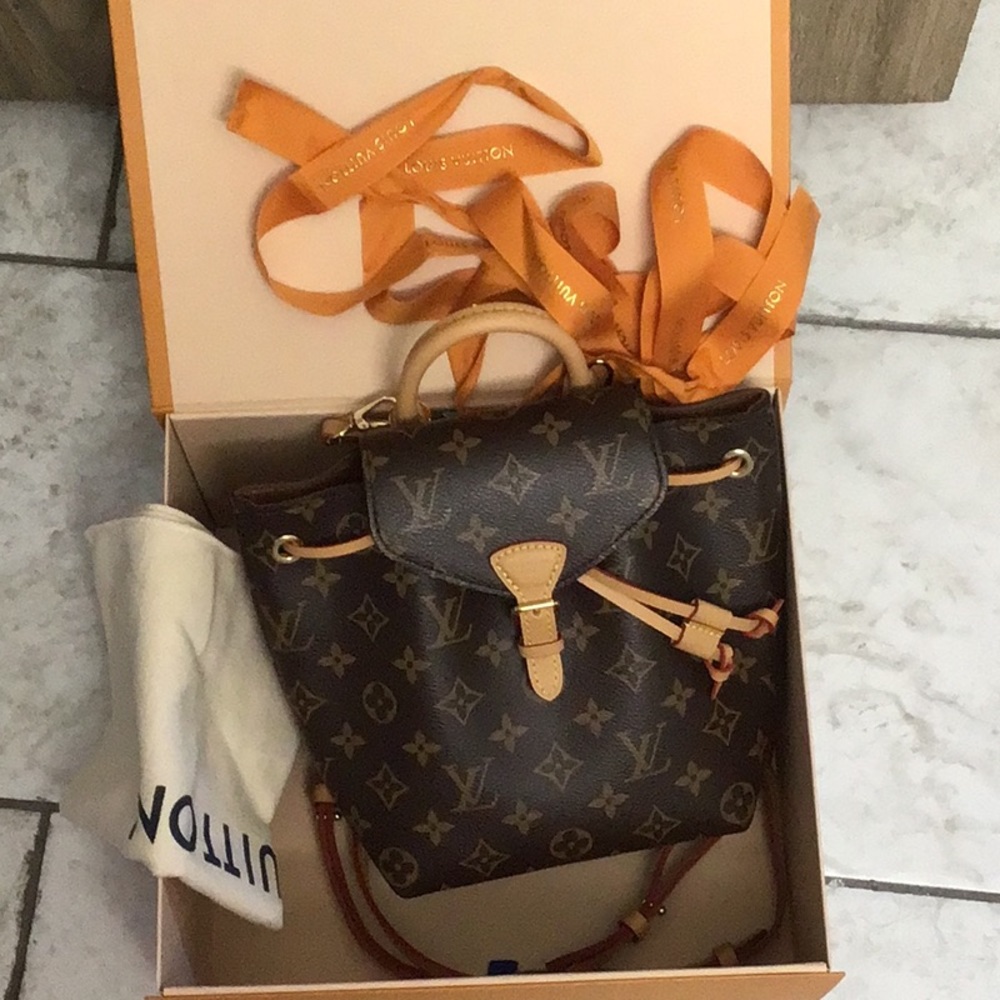 NWT LV BACKPACK MONTSOURIS NM